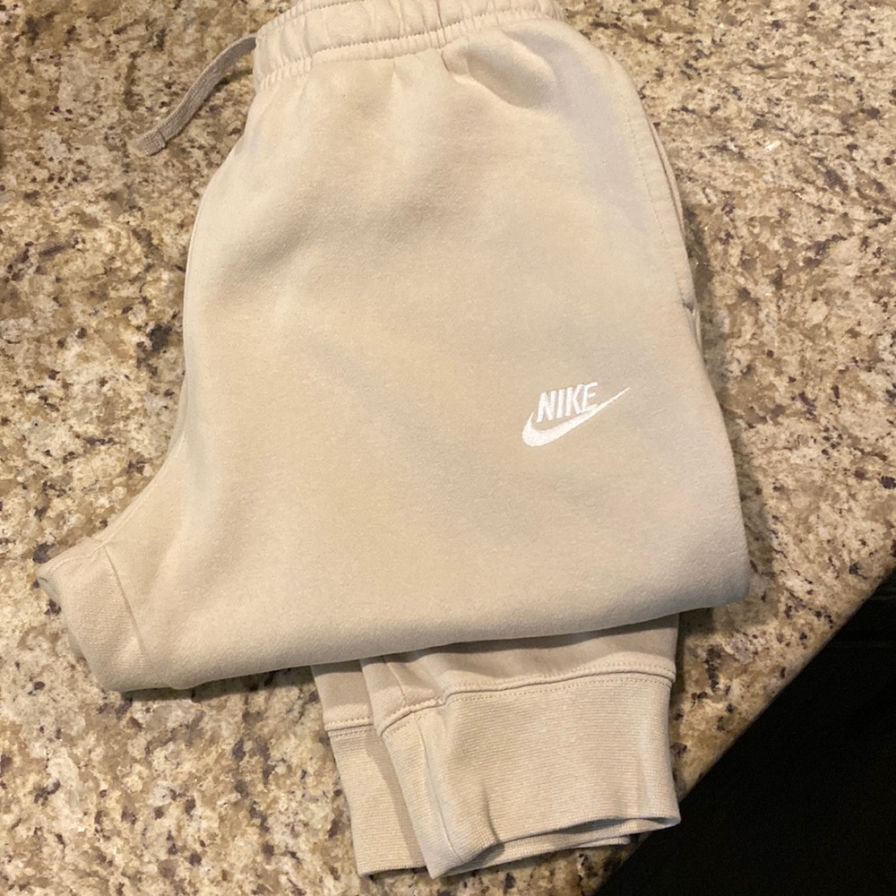 Men’s small Nike joggers.
